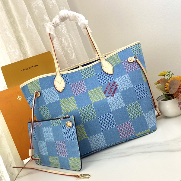 ルイヴィトンバッグ背面デザイン